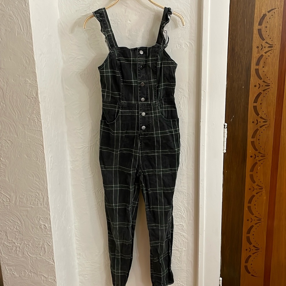 TINSEL TOWN Women's Juniors' Plaid Ruffle-Strap Jumpsuit Size S In Black